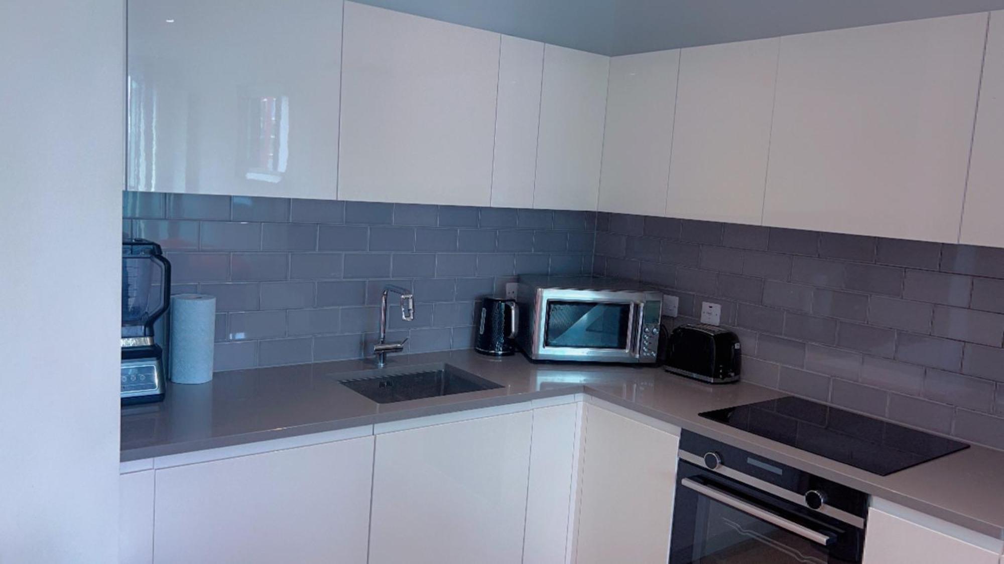 לונדון Ds Rentals - Entire 1 Bedroom Apartment מראה חיצוני תמונה