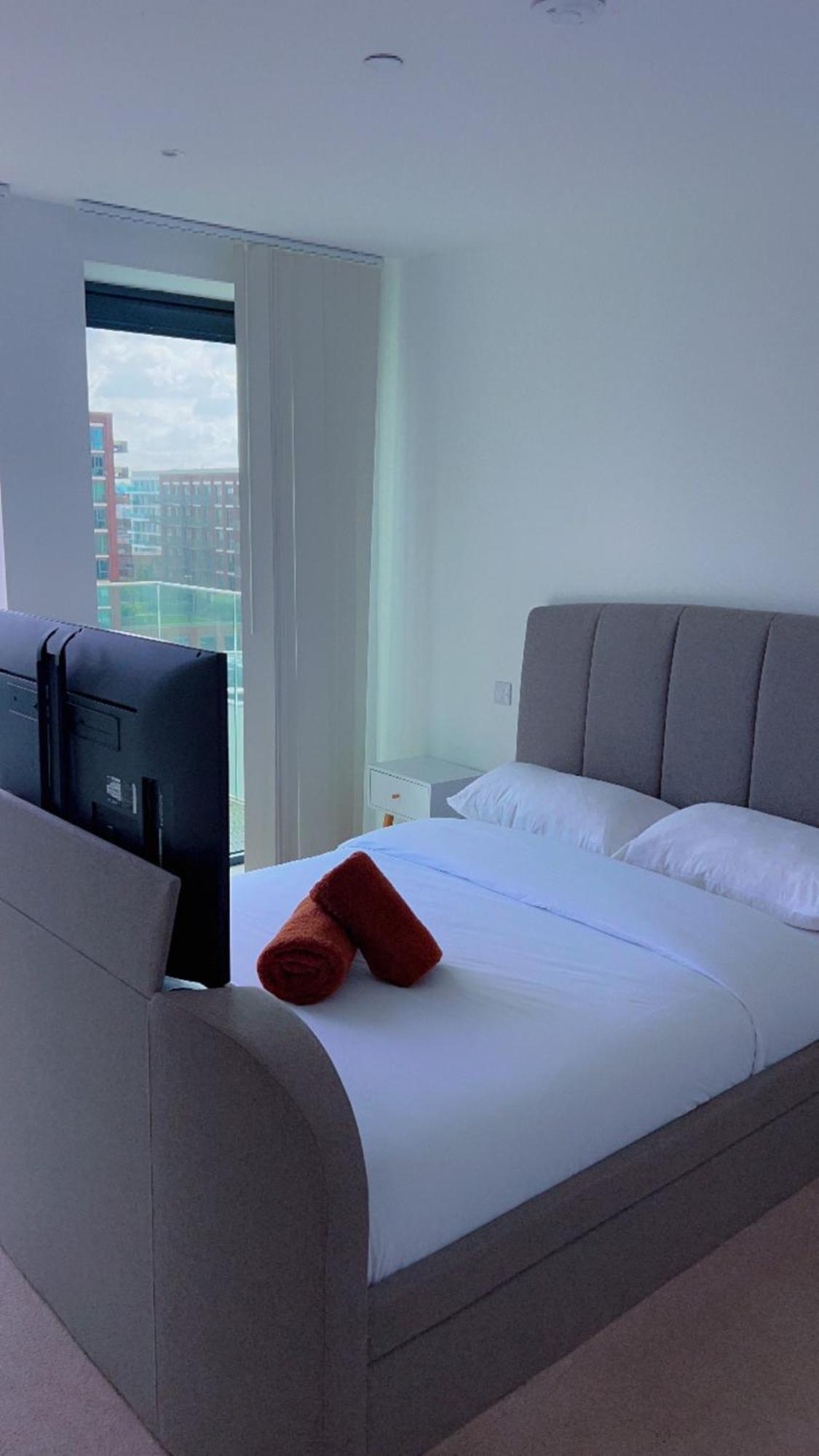 לונדון Ds Rentals - Entire 1 Bedroom Apartment מראה חיצוני תמונה