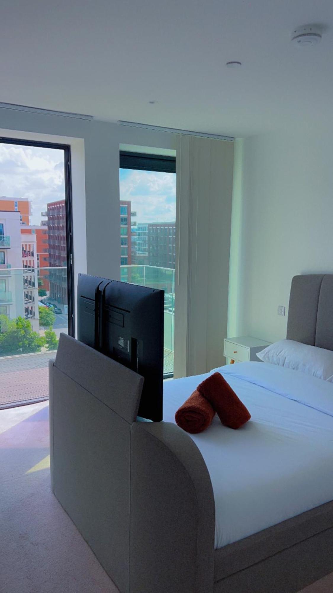 לונדון Ds Rentals - Entire 1 Bedroom Apartment מראה חיצוני תמונה